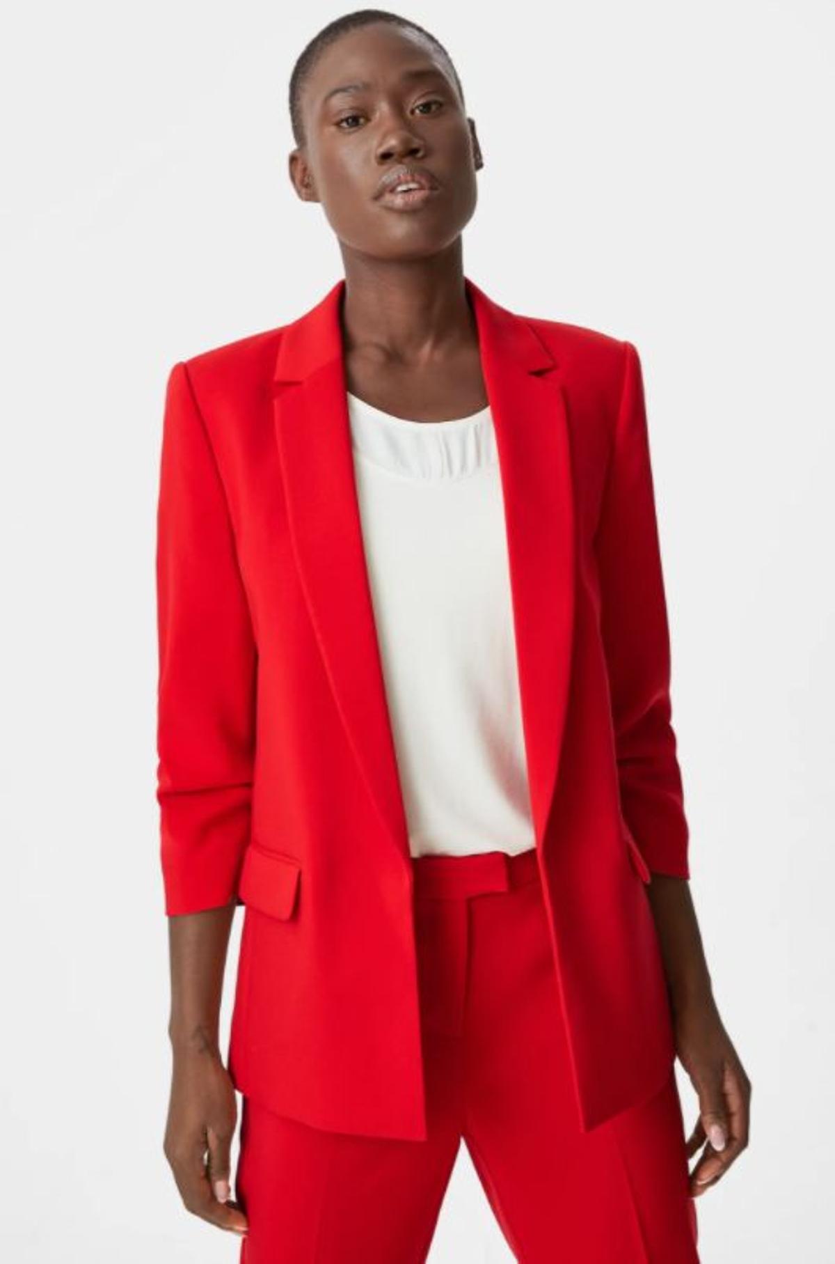 Americana con hombreras en rojo de C&A