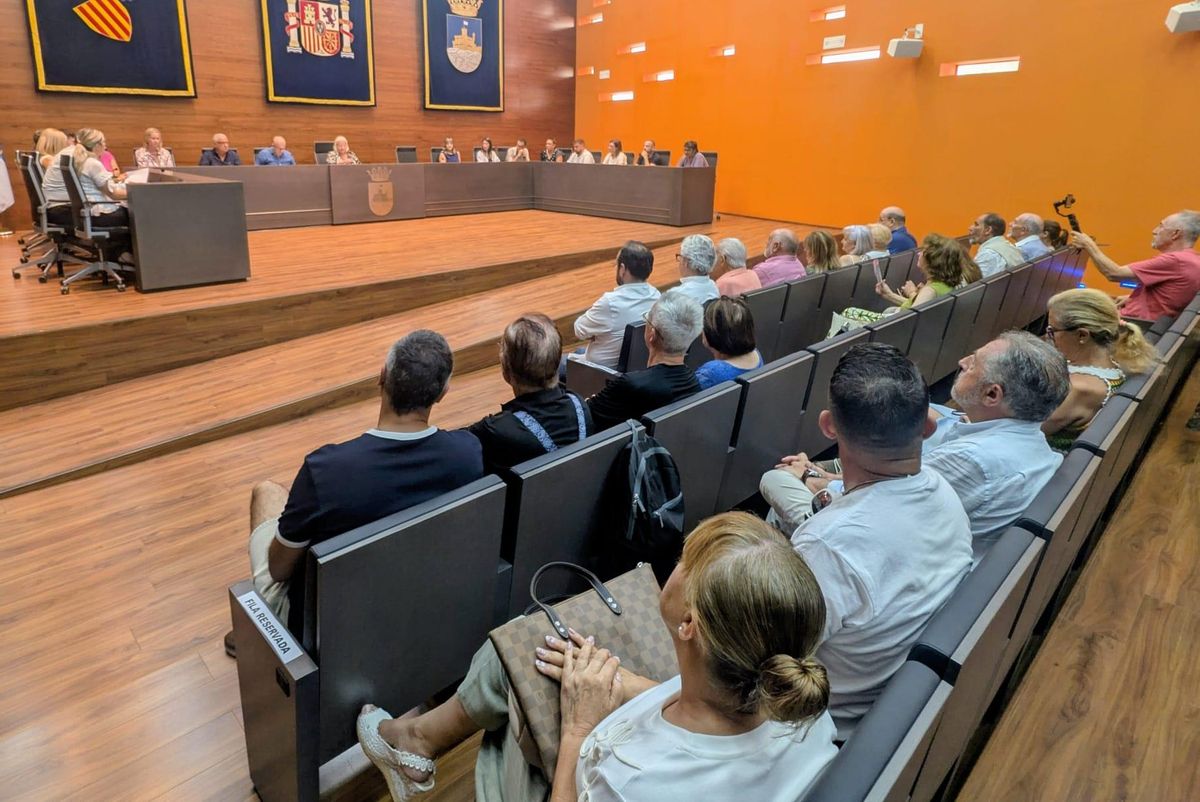 Imagen del pleno extraordinario que se ha celebrado este martes con De Moya presidiendo todavía.
