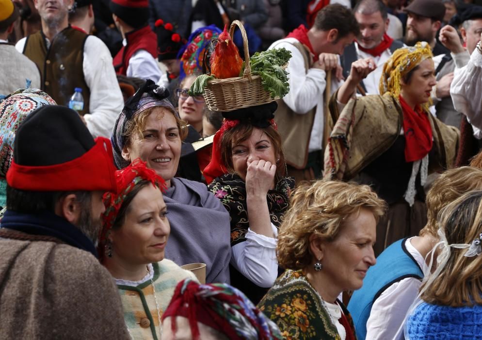 El casco vello acoge la recreación de la gesta histórica ocurrida en 1809 ante un valeroso público que desafió a la persistente lluvia y el viento