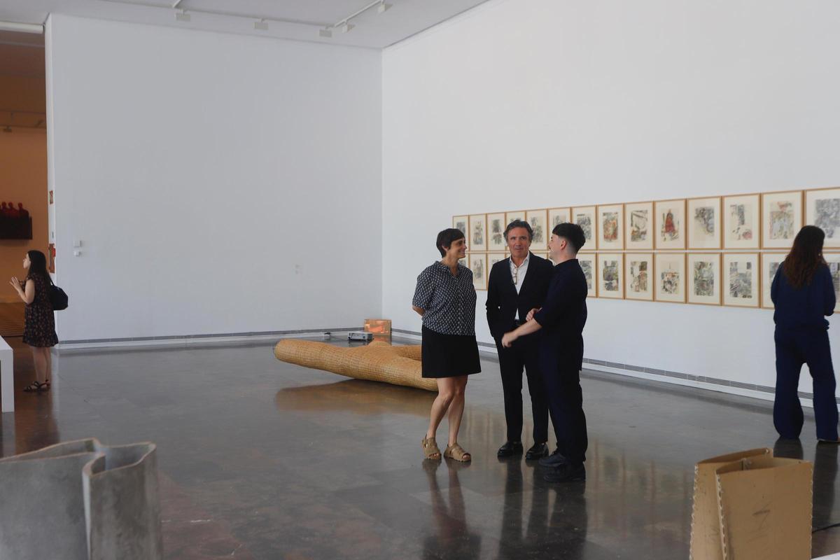 Sonia Martínez, David Gómez y Carles Àngel Saurí en la exposición 'Escenas II: Latencias' en el IVAM.