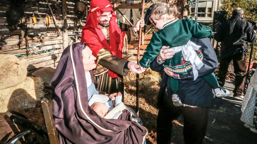 «Les Pastoretes» adoran al Niño en Alcoy