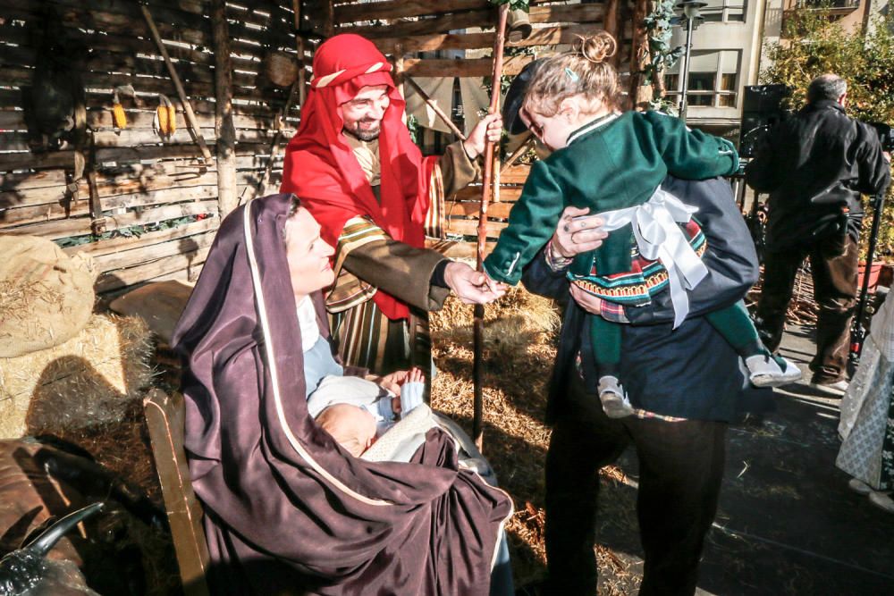 «Les Pastoretes» adoran al Niño en Alcoy