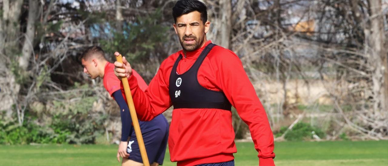 Alberto Jiménez, durante un calentamiento en la Ciudad Deportiva.