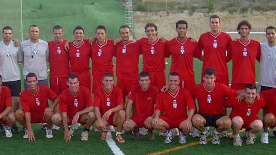 La plantilla del Tháder de Rojales afronta la nueva temporada con el objetivo de intentar el retorno a Tercera División