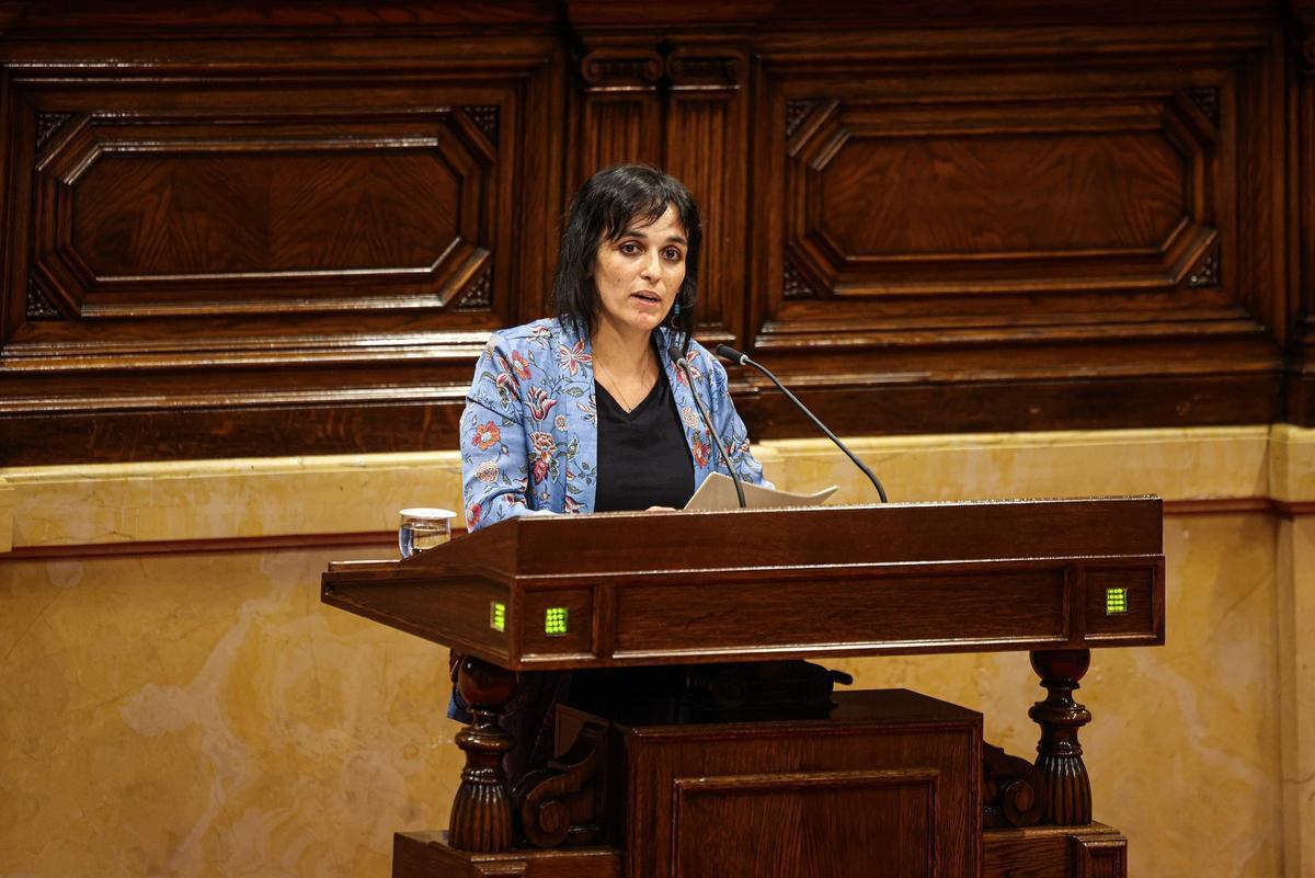 La diputada Sílvia Orriols durant la seva intervenció en el ple d'investidura de Salvador Illa