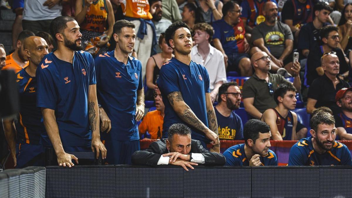 Isaac Nogués llega al Roig Arena con la camiseta de Sadiq