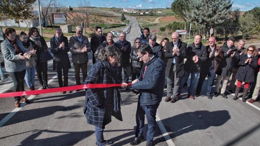 Gallardo inaugura las obras de la ba-086