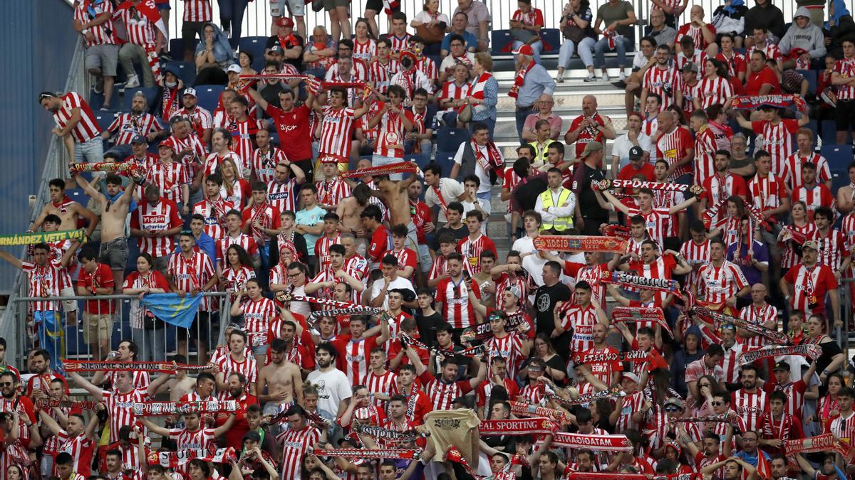 Aficionados del Sporting desplazados a Fuenlabrada.