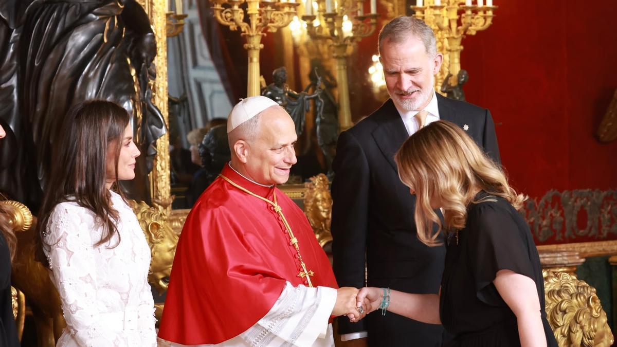 Prohens saluda al Papa en su visita a España.
