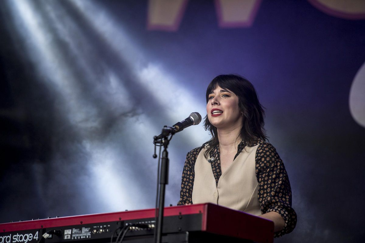 La cantante extremeña Chloé ameniza la gala.
