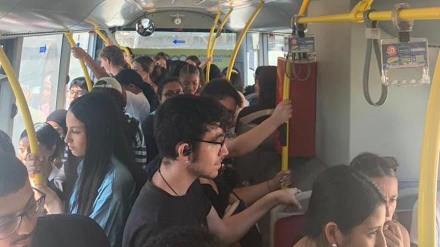 Queixes de l'alumnat que ha d'anar a l'Escola Oficial d'Idiomes, on es fan classes del Guillem Catà, pels problemes per arribar-hi amb el bus urbà
