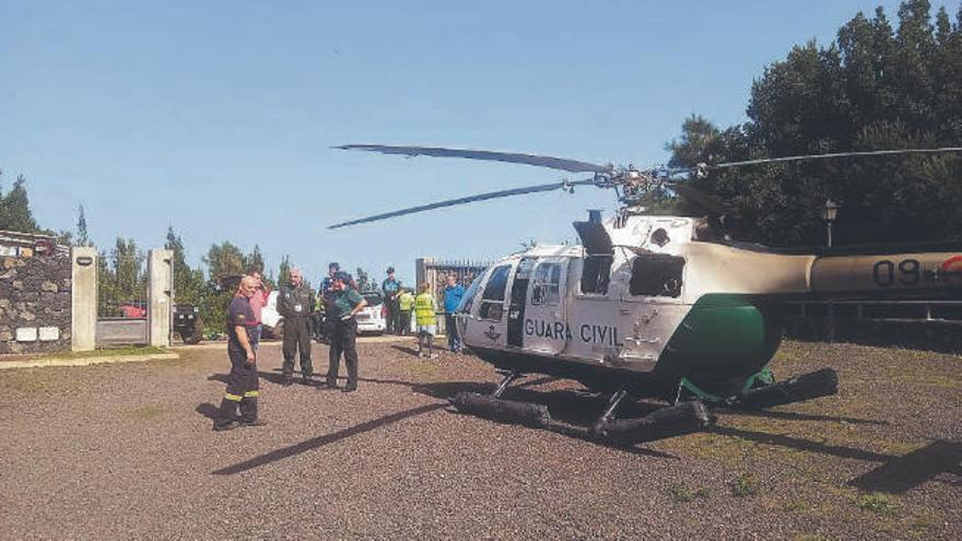 El helicóptero de la Guardia Civil trasladó a Vueltas del Reventón a agentes del Greim desde Tenerife.