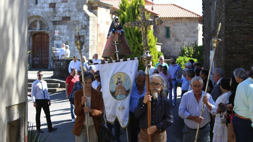 La Virgen de Montserrat vuelve otro año a su capilla