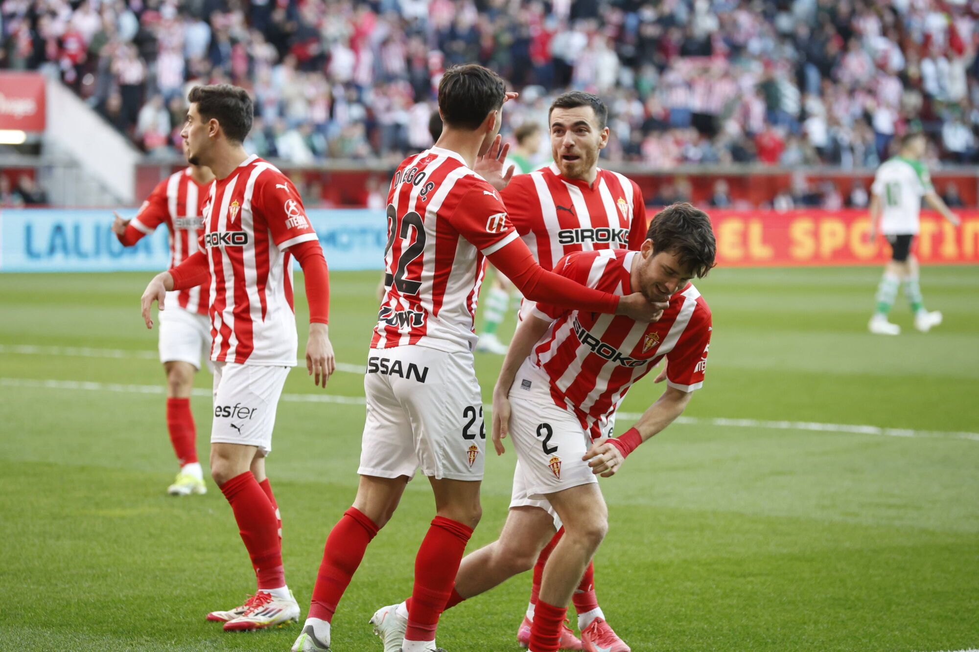 EN IMÁGENES: Ambientazo en el Sporting-Racing de Santander disputado en El Molinón
