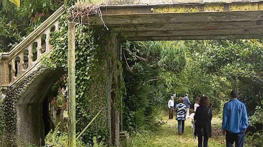 Mirador y arbolado por el que pasarán ciclistas y peatones.