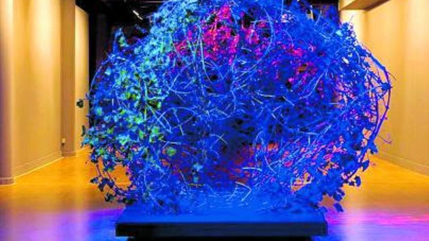 Obra de Cristóbal Guerra en la muestra ‘El cerebro, la gran cepa azul’. | | ELD