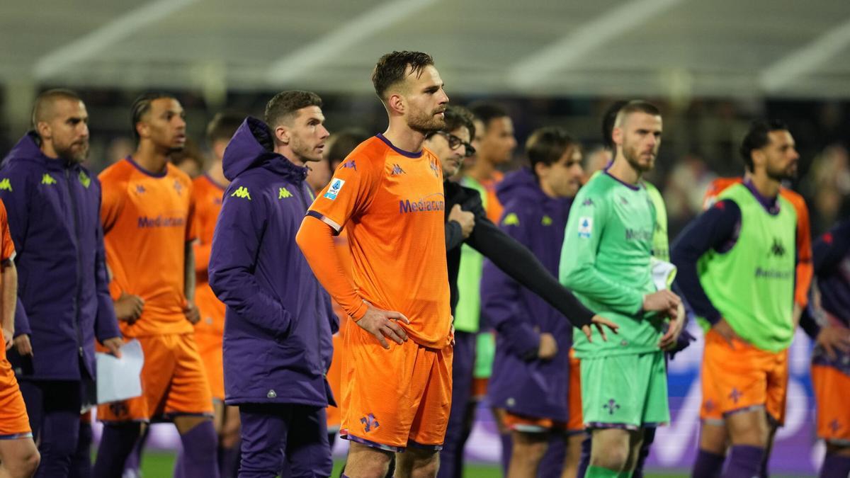 Los jugadores de la Fiorentina después de perder ante el Hellas Verona