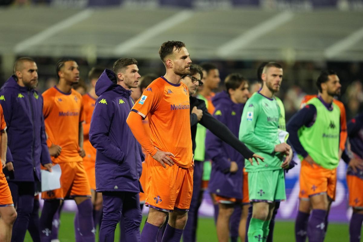 Los jugadores de la Fiorentina después de perder ante el Hellas Verona