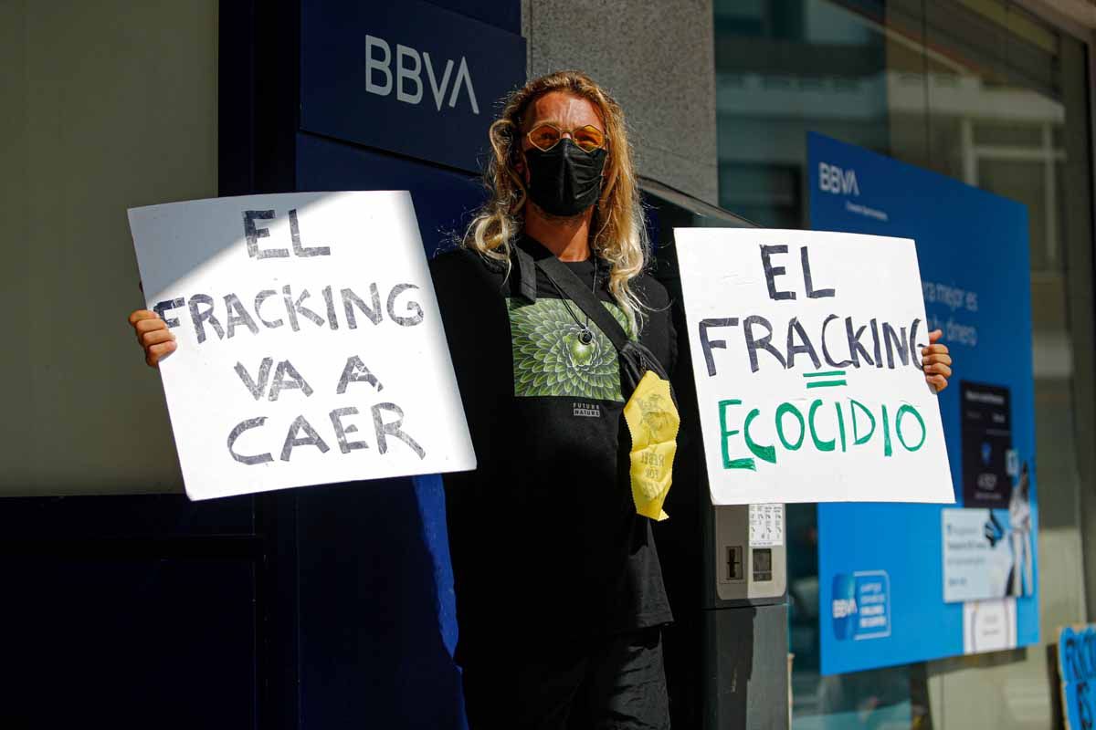 Extinction Rebellion pide al BBVA que no financie el 'fracking'