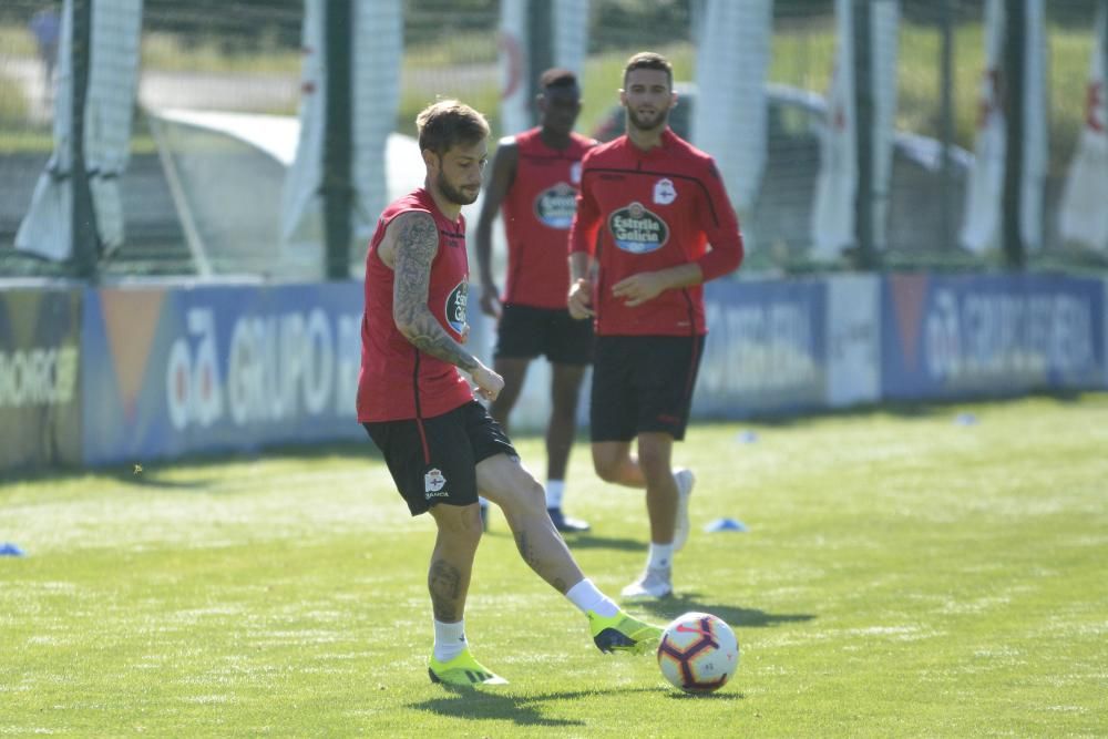 Entrenamiento del Deportivo a una semana del debut