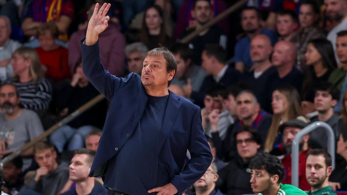 Ergin Ataman, en un partido ante el Barça en el Palau Blaugrana
