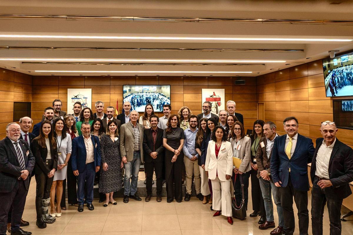 Foto de familia de la reunión mantenida en el Ministerio
