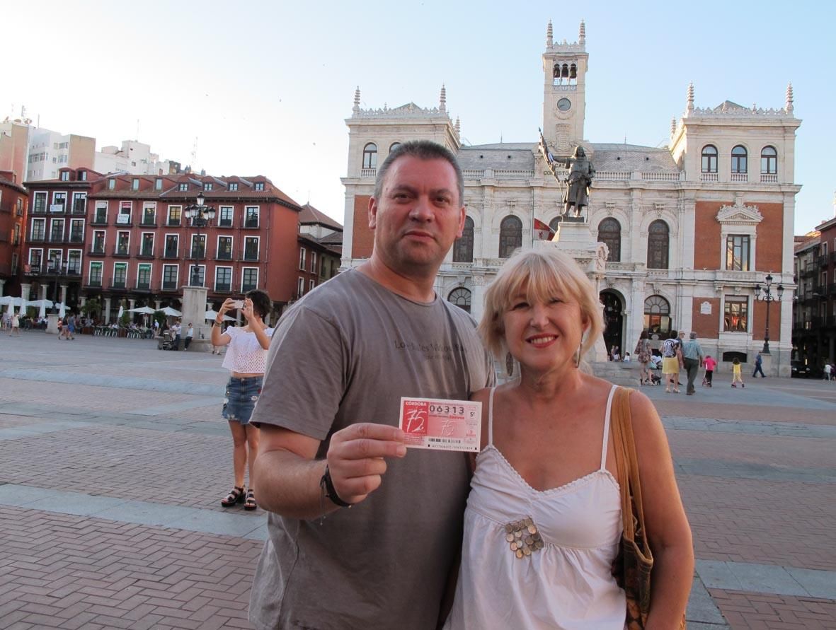 FOTOGALERÍA/ Con el décimo del 75 aniversario de Diario CÓRDOBA