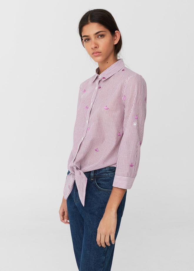 Camisa estampada anudada en color malva de Mango