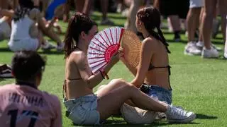 La Aemet alerta de un inicio de semana con temperaturas máximas, tormentas, lluvias y viento y fenómenos costeros: estas son las zonas de España con avisos amarillos y naranjas