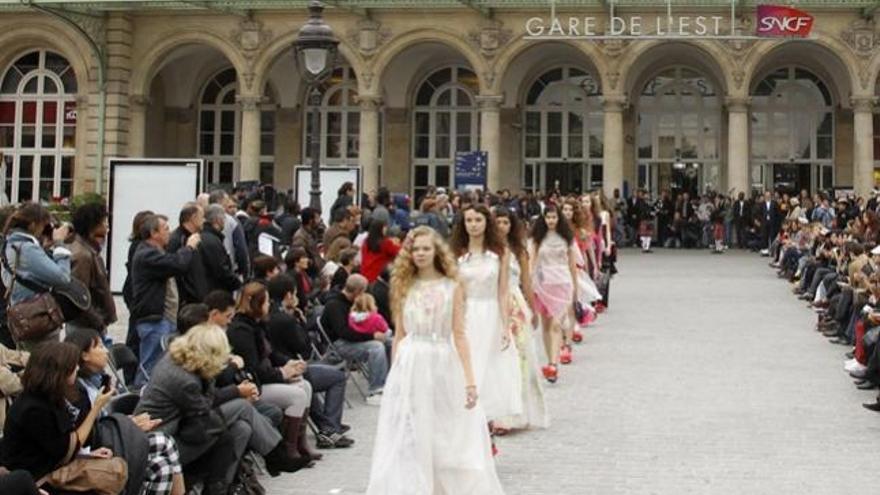 Una imagen del desfile de Karim Bonnet en París.