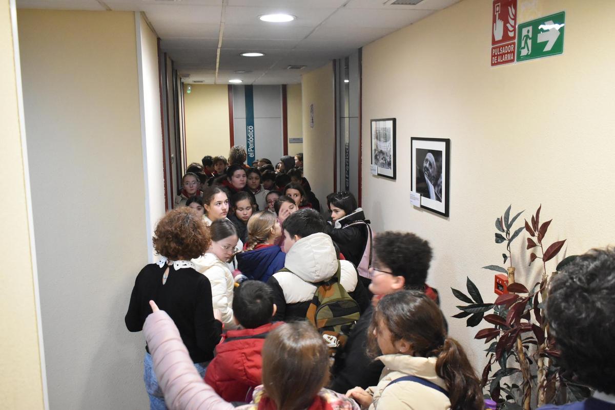 Fotogalería | El colegio María Auxiliadora de Cáceres visita El Periódico Extremadura