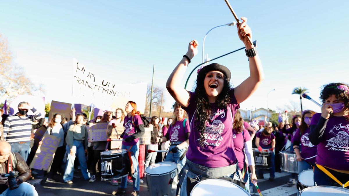 Batucada feminista en la manifestación del 8M en Córdoba.