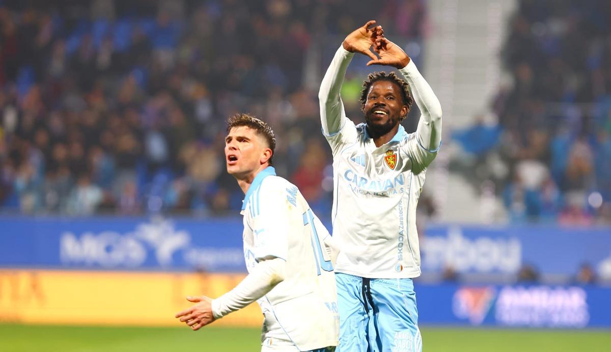 Paul Akouokou celebra el gol en el partido ante el Sanse en el Ibercaja Estadio.