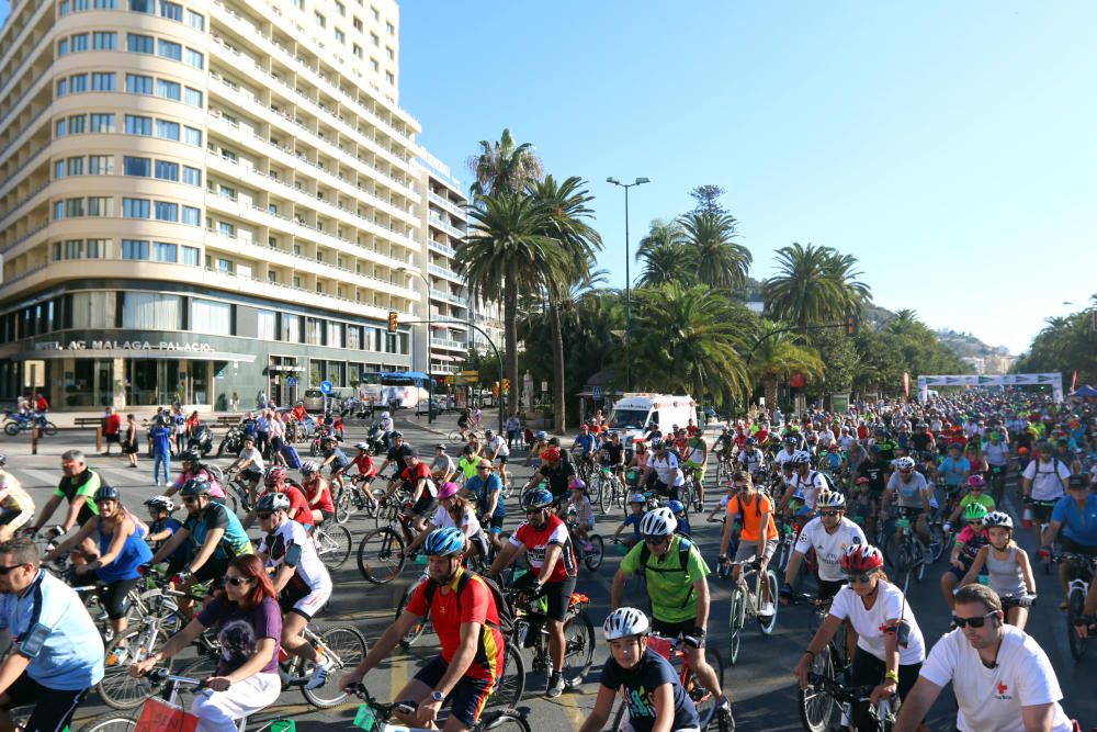 Miles de malagueños participan en la actividad de la Semana Europea de la Movilidad, tomando la salida en el Paseo del Parque