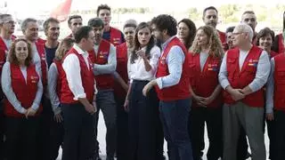 La reina Letizia despide al equipo médico que viaja a Venezuela: "La sociedad española os lo agradece"