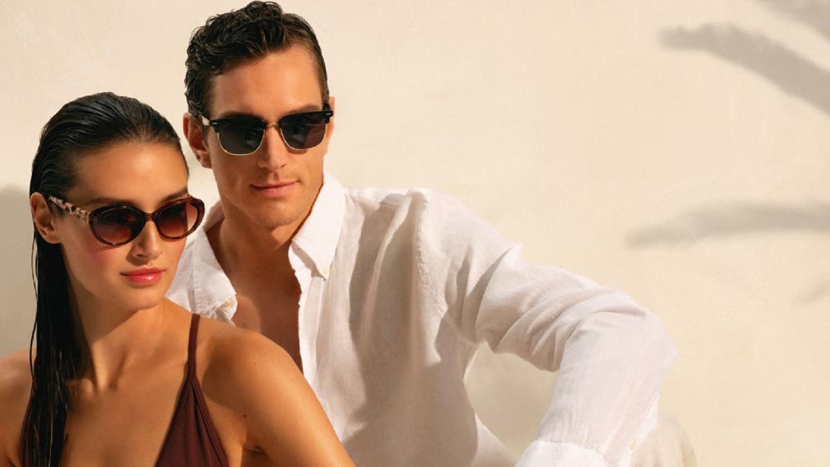 Dos modelos con gafas de sol de ALAIN AFFLELOU