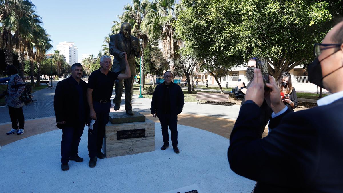 La estatua de Chiquito de la Calzada, inaugurada
