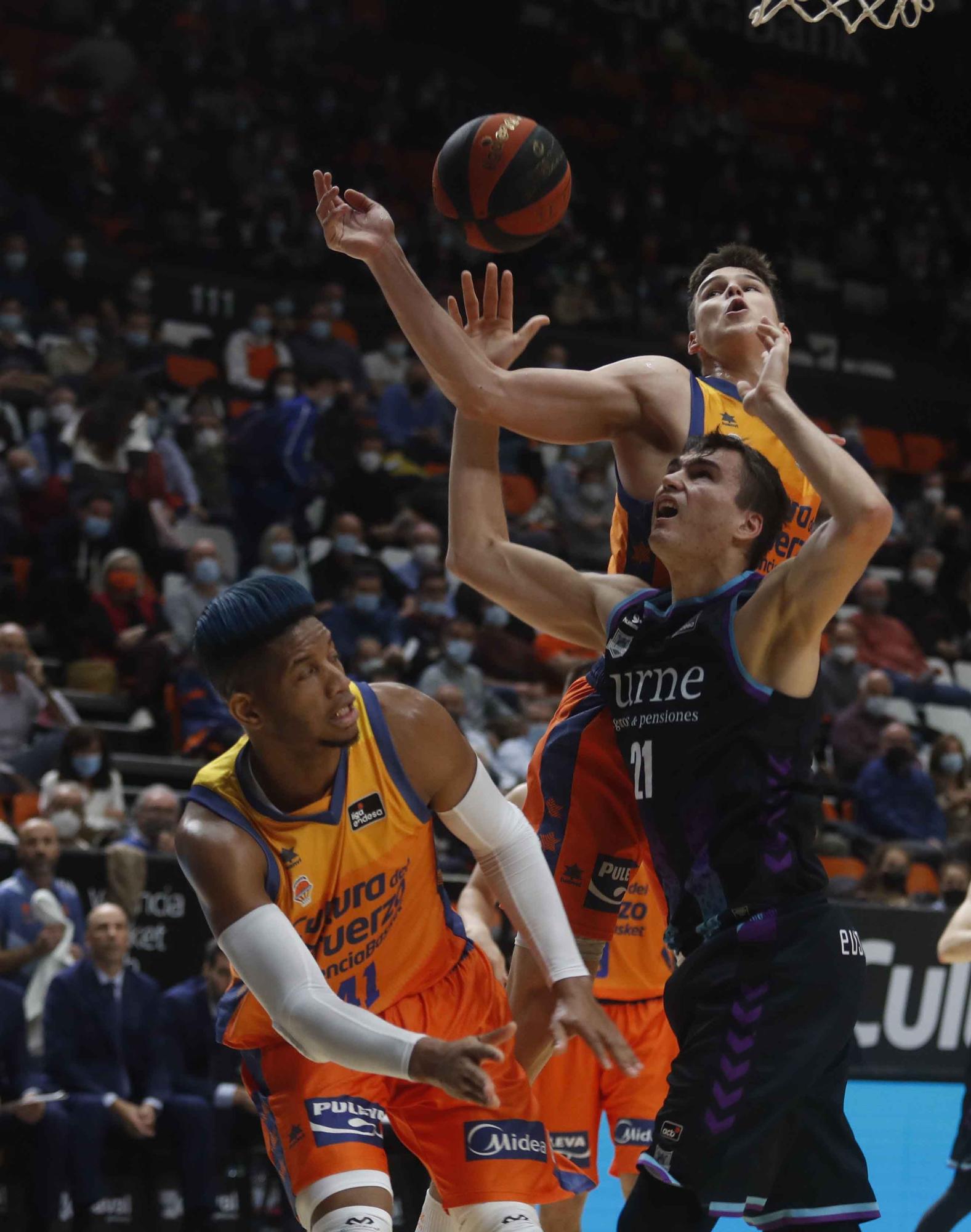 Espectacular remontada de Valencia Basket frente al Surne Bilbao