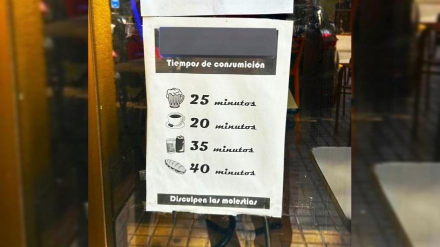 Polémica por el cartel de un bar en el que miden el tiempo para consumir: “No iría”