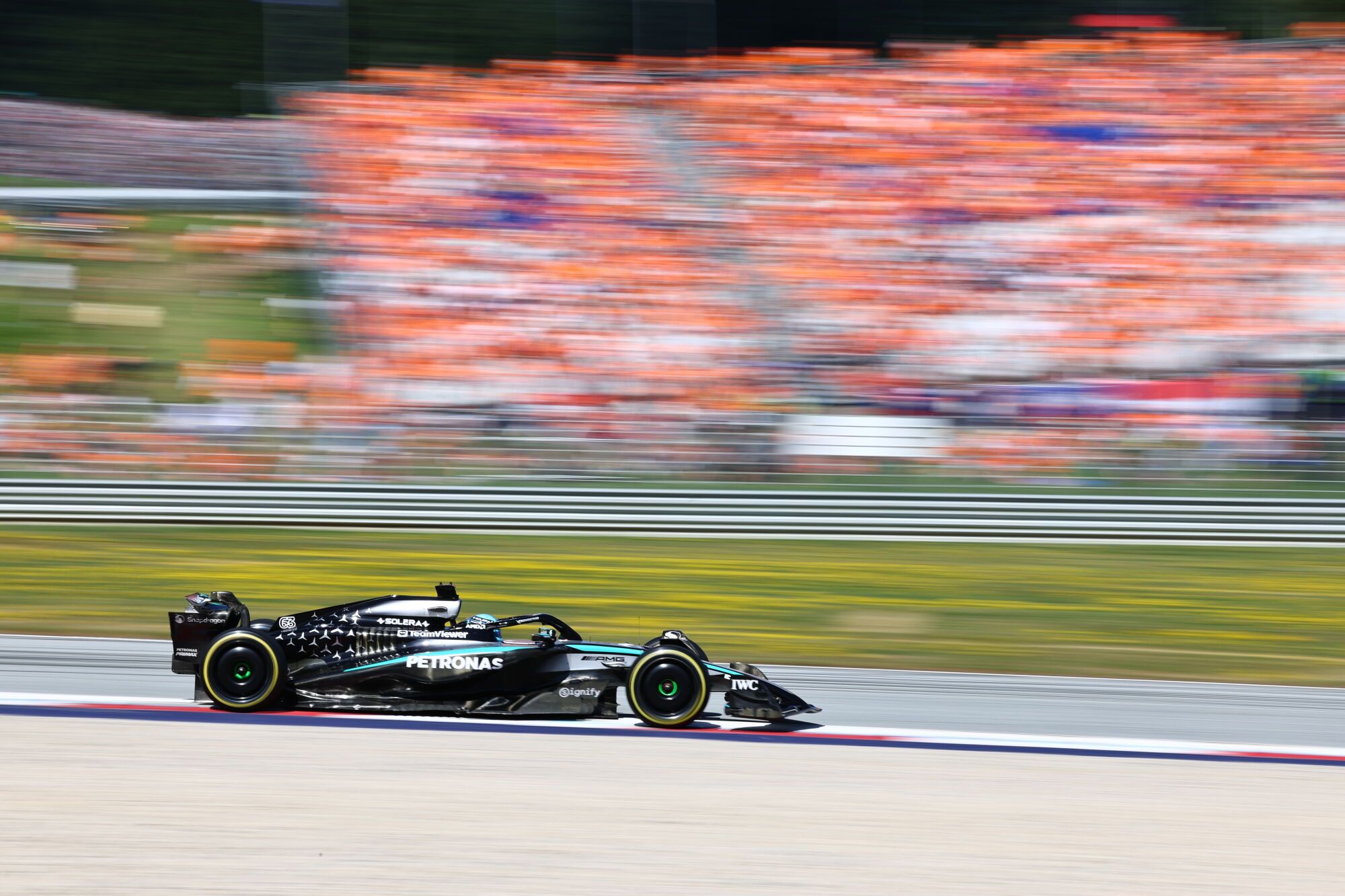 SPIELBERG (Austria), 29/06/2025.- Mercedes driver George Russell of Britain competes in the Formula 1 Austrian Grand Prix at the Red Bull Ring racetrack in Spielberg, Austria, 29 June 2025. (Fórmula Uno, Reino Unido) EFE/EPA/ANNA SZILAGYI