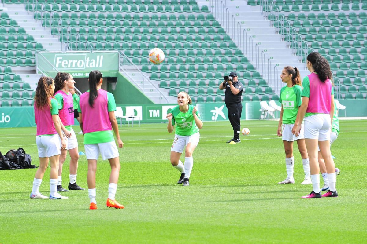 El Elche Femenino celebra su ascenso a Segunda RFEF jugando en el ...