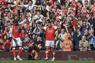 El Arsenal resurge a tiempo ante el Leeds (2-1)