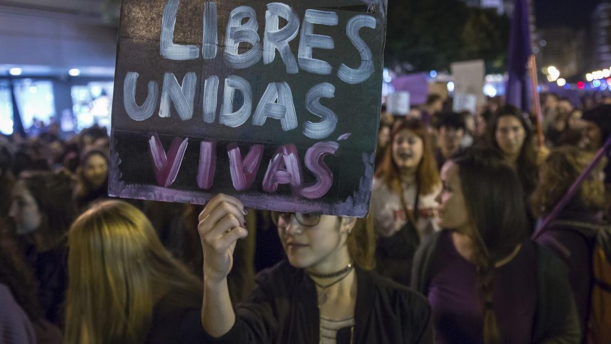 Una joven en la manifestación del 8 de Marzo en Valencia.