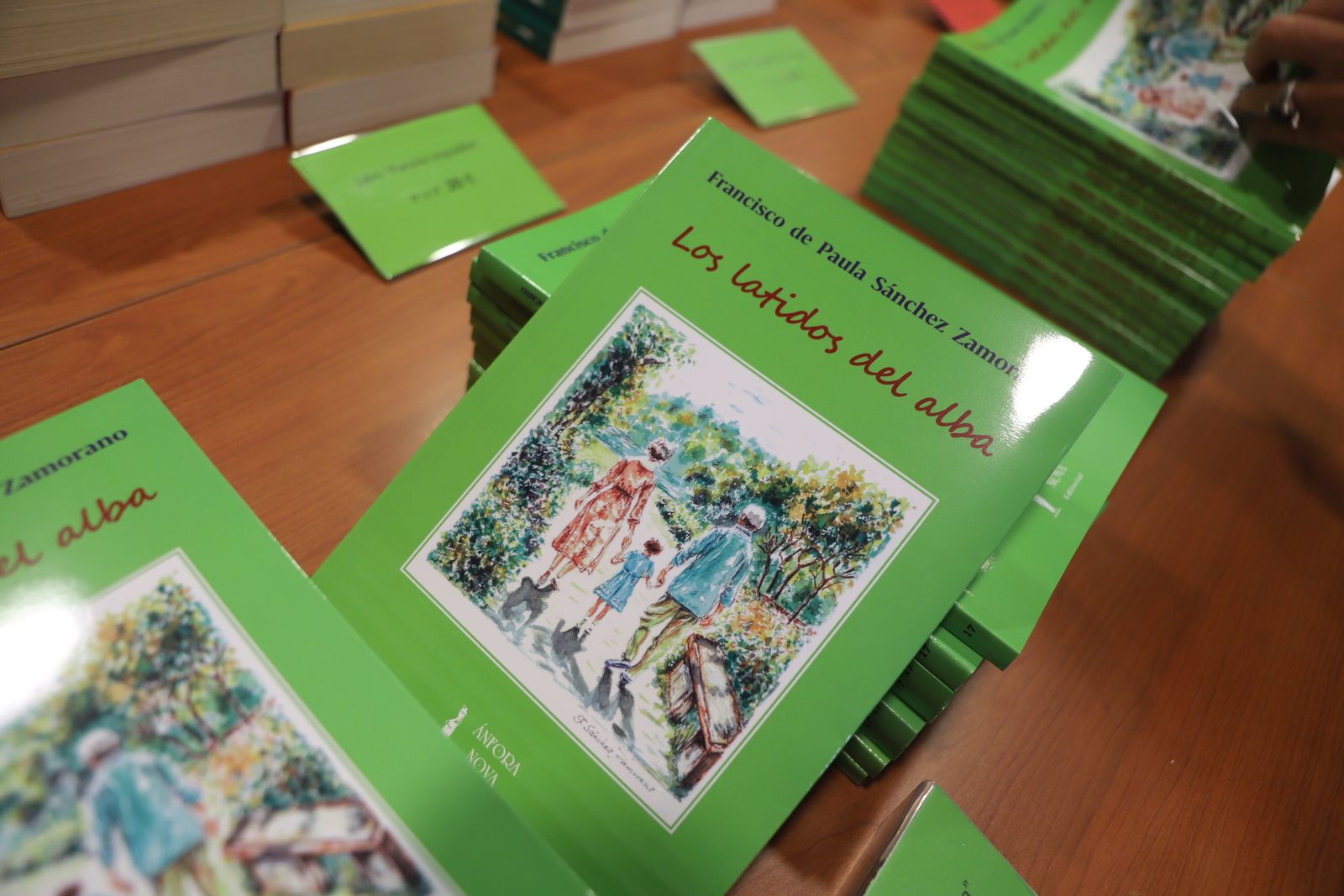 El presidente de la Audiencia presenta 'Los latidos del alma'