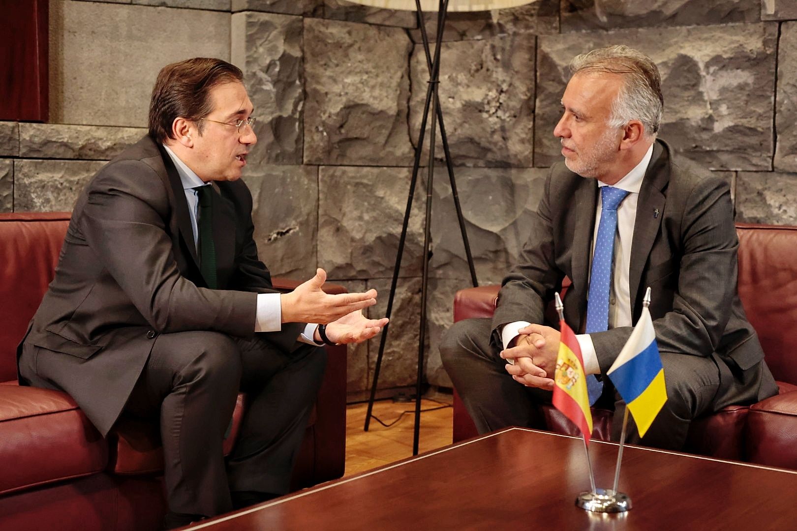 Encuentro del ministro José Manuel Albares y el presidente Ángel Víctor Torres en Tenerife