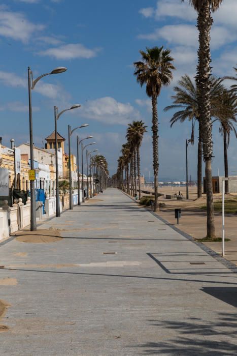 La playa de València es un desierto