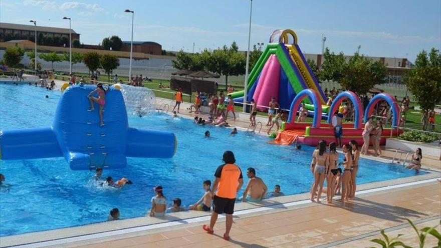 Las fiestas dan protagonismo hoy a los niños en la piscina municipal