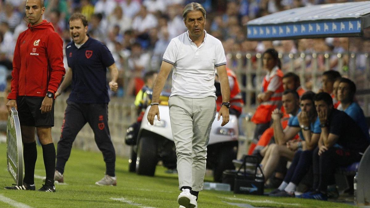 Natxo González, en el banquillo del Real Zaragoza en el partido de playoff contra el Numancia dcel 2018.