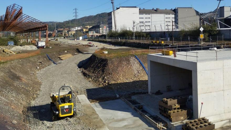 Obras del subterráneo que dará acceso al ferial de Talleres del Conde. | LNE