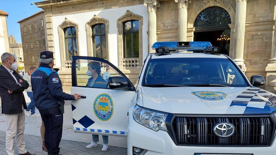 El nuevo sistema del &quot;multamóvil&quot; intregado en un vehículo de la Policía Local de Pontevedra.